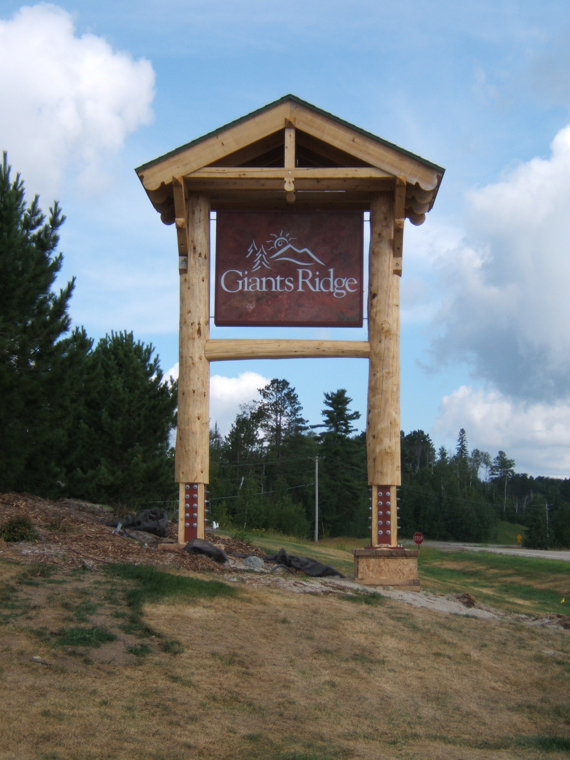 Giant's Ridge wood highway sign